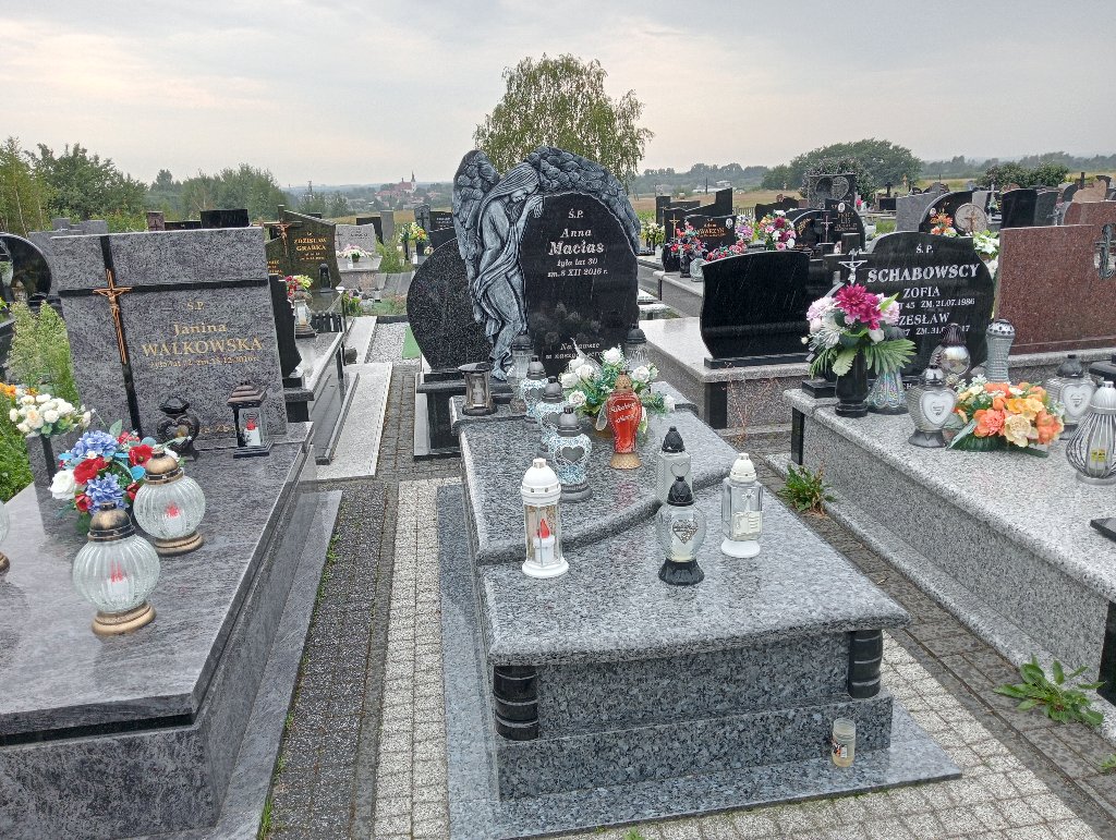 Grób Anna Macias 